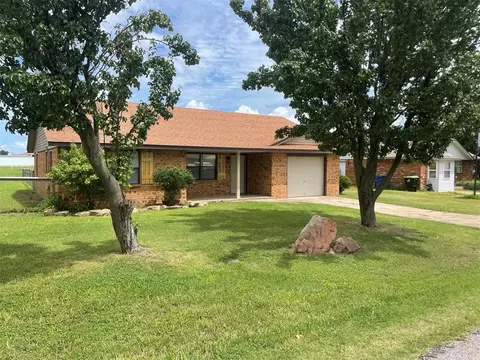 506 S Scott St, Wayne, OK 73095 photo 2