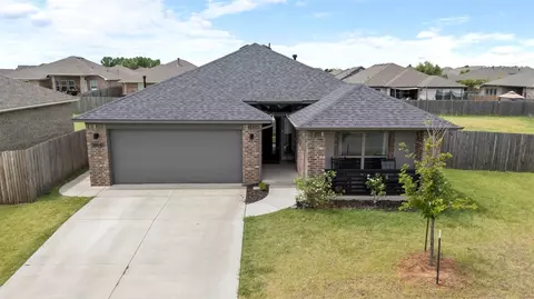 18641 Como Dr, Edmond, OK 73012 photo 1