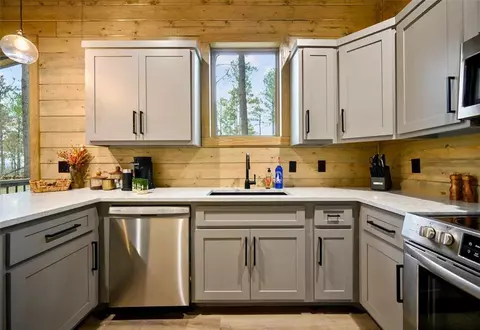 Kitchen - 184 Bombardier Ln, Broken Bow, OK 74728 photo 2 of 4