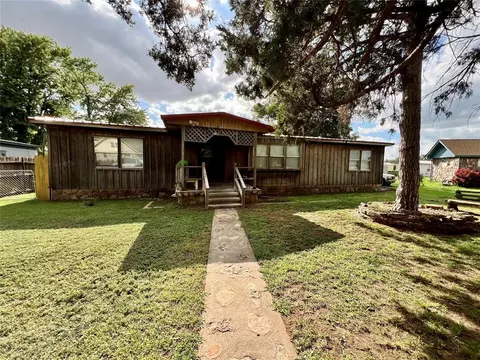 311 N 2nd St, Thomas, OK 73669 photo 1