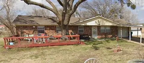 302 W Chickasaw St, Wynnewood, OK 73098