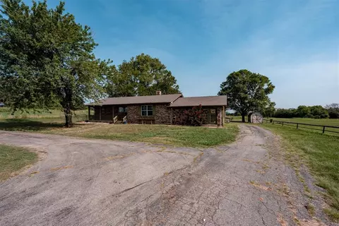 2104 E Columbia St, Okemah, OK 74859