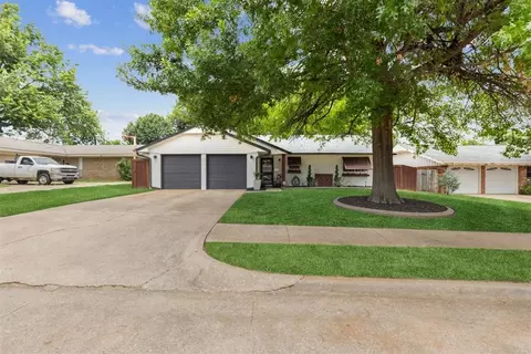 623 E 27th St, Edmond, OK 73013