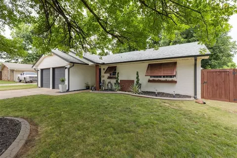 623 E 27th St, Edmond, OK 73013 photo 2
