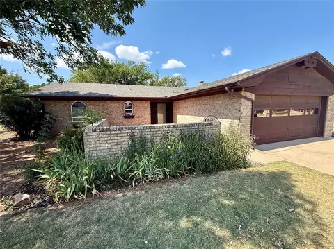 2421 Cherokee Strip, Altus, OK 73521
