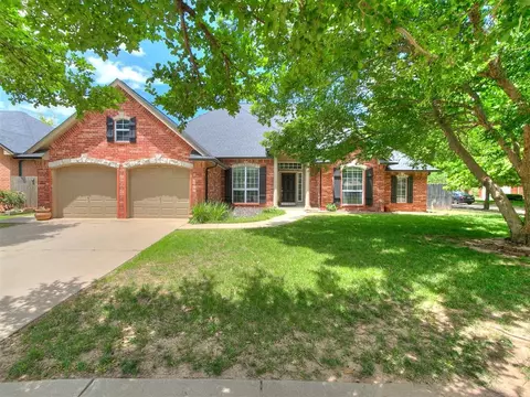 4901 Cypress Lake Dr, Norman, OK 73072