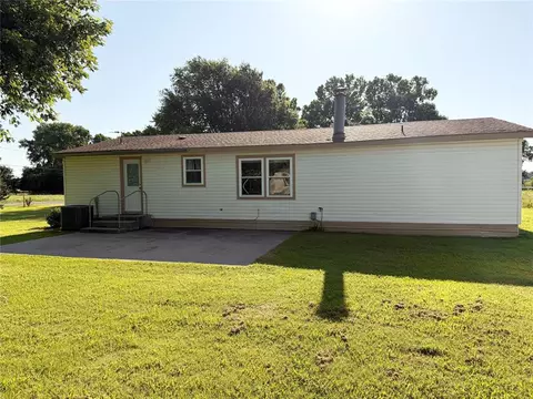 7040 Pine Tree Dr, Lexington, OK 73051 photo 3