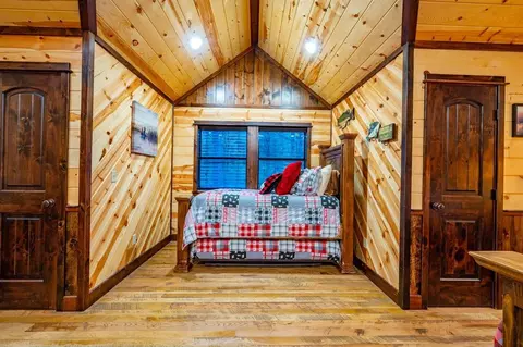 Bedroom - 44 Pine Bluff Rd, Broken Bow, OK 74728 photo 9 of 13