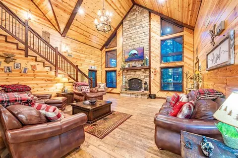 Living - 44 Pine Bluff Rd, Broken Bow, OK 74728 photo 1 of 5