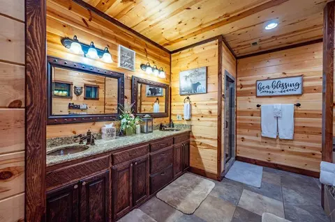 Bath - 44 Pine Bluff Rd, Broken Bow, OK 74728 photo 1 of 2