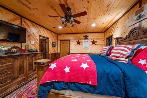 Bedroom - 44 Pine Bluff Rd, Broken Bow, OK 74728 photo 4 of 13