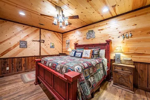 Bedroom - 44 Pine Bluff Rd, Broken Bow, OK 74728 photo 2 of 13
