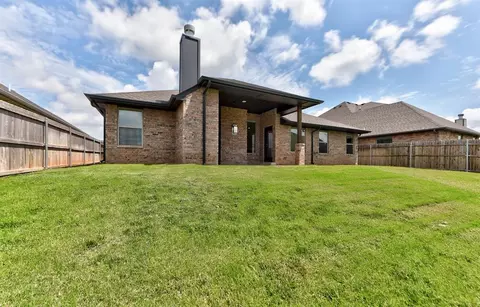 Exterior - 1632 NE 35th St, Moore, OK 73160 photo 3 of 3