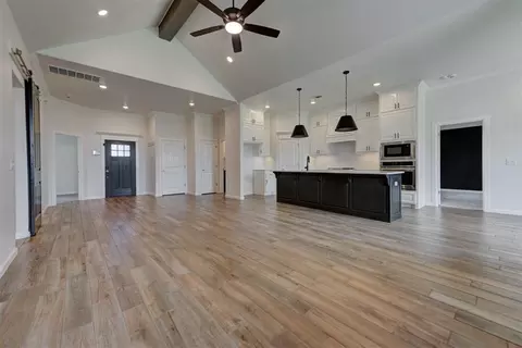 Living - 1632 NE 35th St, Moore, OK 73160 photo 2 of 2