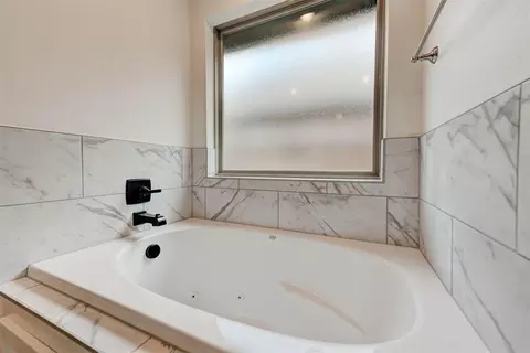 Bath - 1632 NE 35th St, Moore, OK 73160 photo 3 of 6