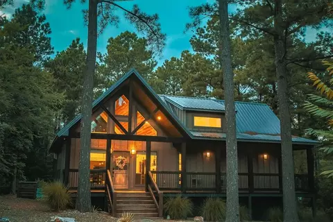 725 Sugarberry Trl, Broken Bow, OK 74728