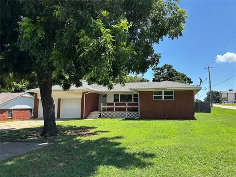 611 Garth Brooks Blvd, Yukon, OK 73099