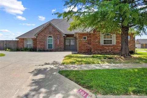 704 Highland Dr, Weatherford, OK 73096