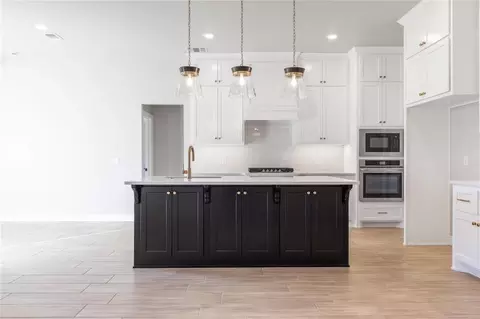 10300 SW 55th Ter, Mustang, OK 73064