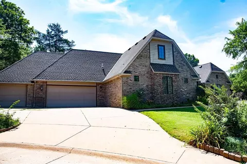 1 Greenbriar Ct, Ponca City, OK 74604