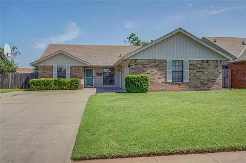 2109 Shamrock Dr, Edmond, OK 73003