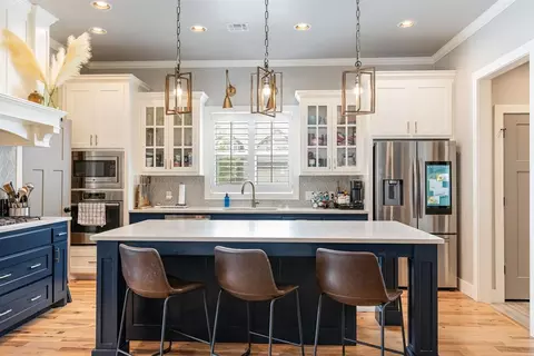 Kitchen - 821 NE 20th Pl, Moore, OK 73160 photo 4 of 4