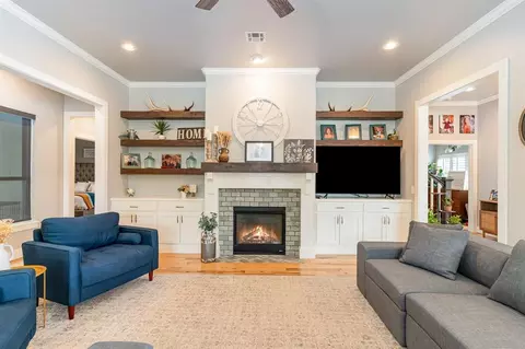 Living - 821 NE 20th Pl, Moore, OK 73160 photo 4 of 4