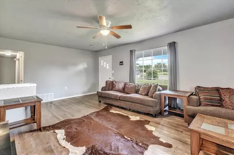 601 N Dobbs Rd, Harrah, OK 73045 photo 4