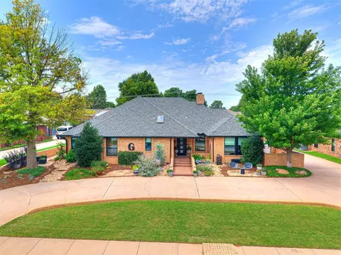 1521 Spring Creek Dr, Yukon, OK 73099