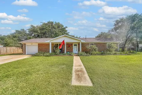 307 E Washington Ave, Sayre, OK 73662 photo 2