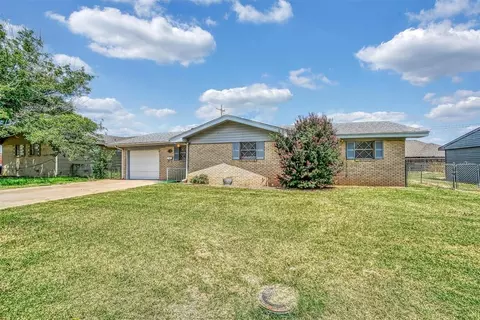 1412 Polk St, Altus, OK 73521