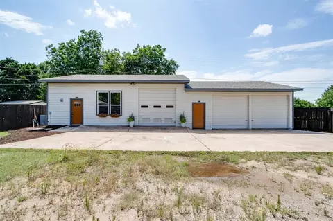 412 N 4th St, Noble, OK 73068