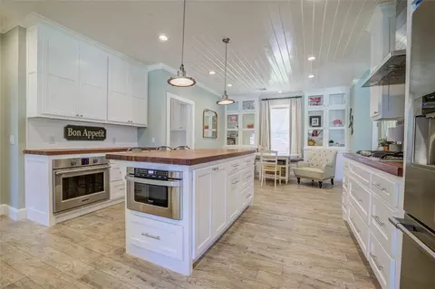 Kitchen - 609 Chillmark Dr, Norman, OK 73071 photo 7 of 7