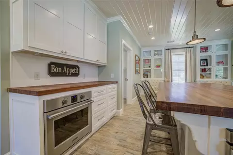 Kitchen - 609 Chillmark Dr, Norman, OK 73071 photo 6 of 7