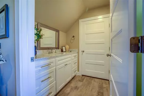 Bath - 609 Chillmark Dr, Norman, OK 73071 photo 6 of 6