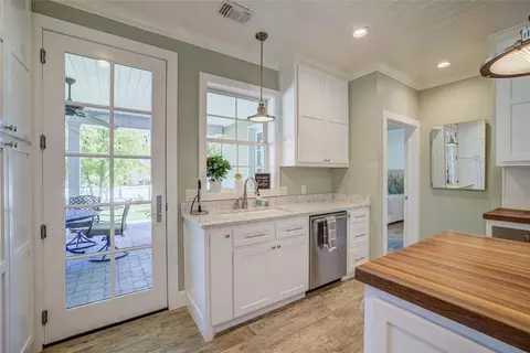 Kitchen - 609 Chillmark Dr, Norman, OK 73071 photo 5 of 7