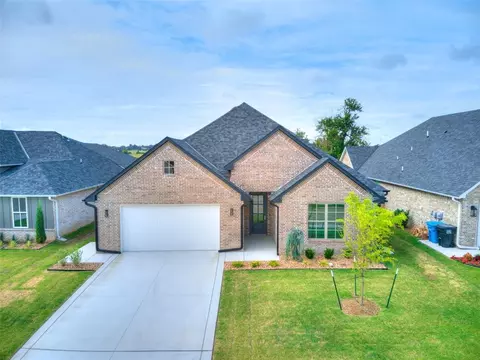 208 Pont Neuf Ct, Edmond, OK 73034