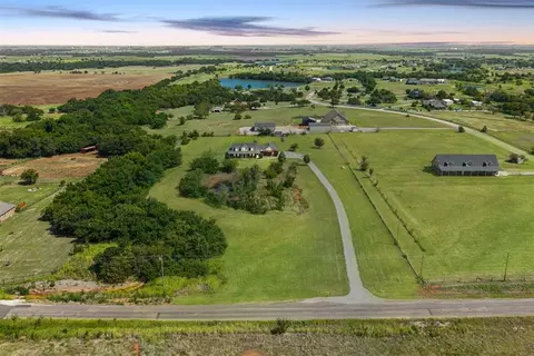 2559 Azalea NE, Cashion, OK 73016