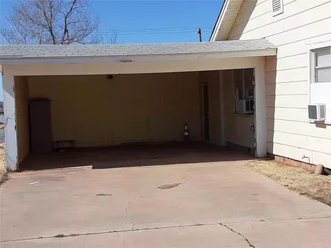 901 N Lee St, Altus, OK 73521 photo 6
