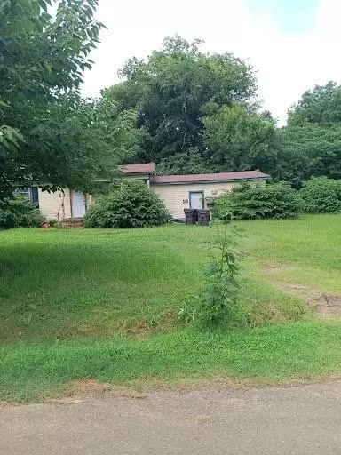 301 NE 5th St, Idabel, OK 74745