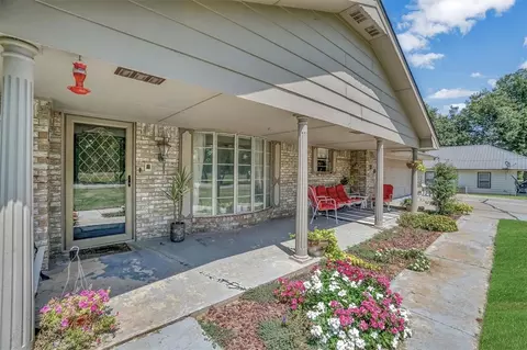 305 E Seger St, Colony, OK 73021 photo 3