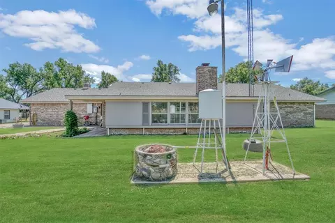 305 E Seger St, Colony, OK 73021 photo 37