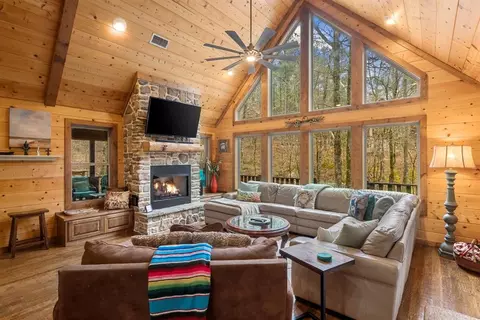 142 Lonely Oaks Trl, Broken Bow, OK 74728