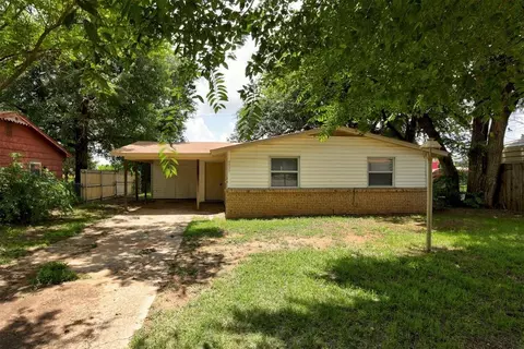 4025 Parkwoods Ln, Midwest City, OK 73110