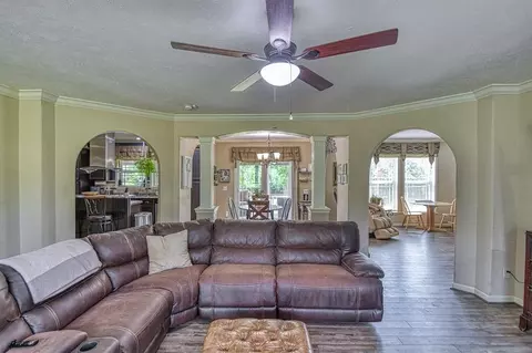 109 E Riddle Rd, Chickasha, OK 73018 photo 8