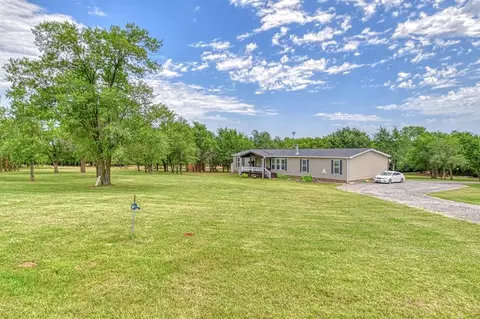 109 E Riddle Rd, Chickasha, OK 73018