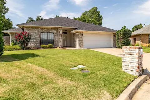 10201 Pinckney Ct, Oklahoma City, OK 73162