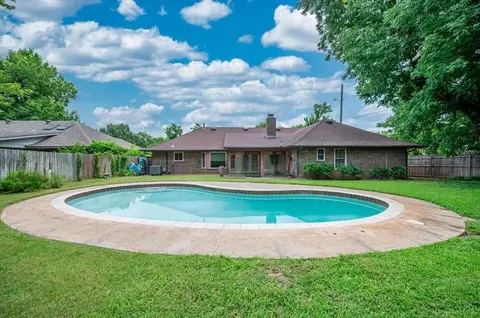 2704 S Berry Rd, Norman, OK 73072