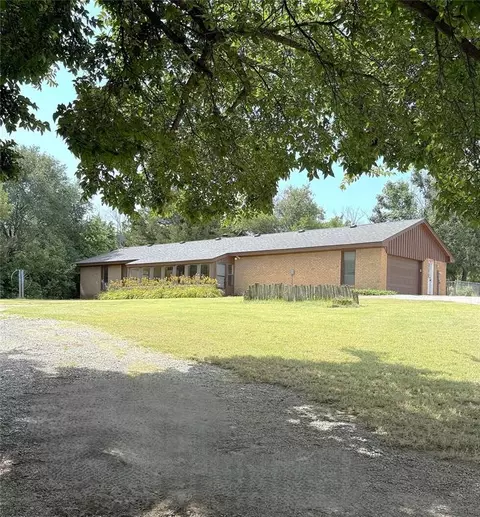 24086 E 990 Rd, Weatherford, OK 73096