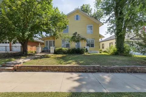 611 E Noble Ave, Guthrie, OK 73044